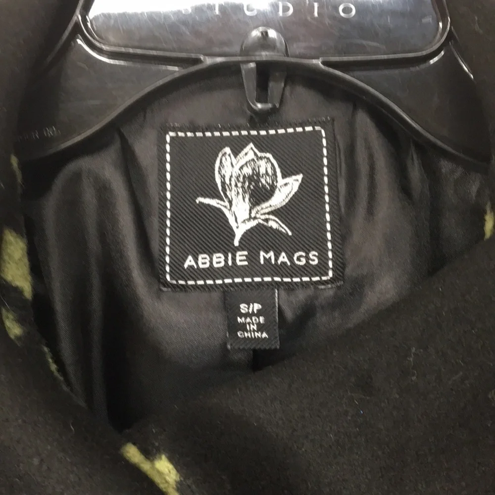 Abbie Mags Women’s Black and Green Cheetah Print Coat Size S Like-NEW - Picture 2 of 7